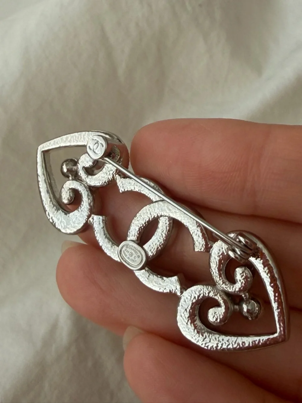 Chanel Crystal Heart Link Brooch - Silver Tone - Picture 6 of 12